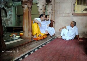 Read more about the article Mandir Priests having a chat at Vrindavan, India